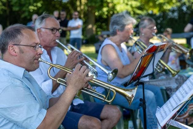 Tauffest am Auesee ** NUR FÜR REDAKTIONELLE ZWECKE ** EDITORIAL USE ONLY **<p>Bei einem Tauffest der evangelischen Kirche Wesel am Auesee werden am Sonntag, den 28.06.2026 27 Kinder feierlich getauft. Vor den Taufen fand ein Gottesdienst statt. Deutschland NRW Wesel Copyright: ErwinxPottgiesser *** Baptism Ceremony at Auesee ** FOR EDITORIAL USE ONLY ** EDITORIAL USE ONLY ** p At a baptismal celebration held by the Protestant Church of Wesel at Lake Auesee on Sunday, June 28, 2026, 27 children were solemnly baptized. A church service was held prior to the baptisms. Germany, North Rhine-Westphalia, Wesel. Copyright ErwinxPottgiesser Copyright: ErwinxPottgiesser doc86hg4dquxqt9t7g7ufv ,EDITORIAL USE ONLY