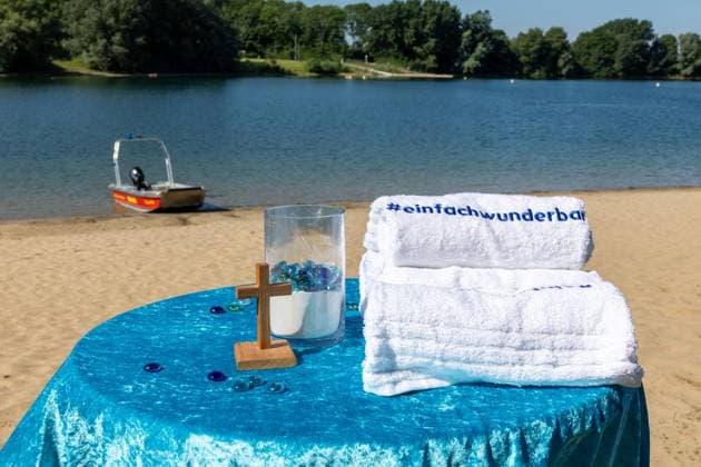 Tauffest am Auesee ** NUR FÜR REDAKTIONELLE ZWECKE ** EDITORIAL USE ONLY **<p>Bei einem Tauffest der evangelischen Kirche Wesel am Auesee werden am Sonntag, den 28.06.2026 27 Kinder feierlich getauft. Deutschland NRW Wesel Copyright: ErwinxPottgiesser *** Baptism Ceremony at Auesee ** FOR EDITORIAL USE ONLY ** EDITORIAL USE ONLY ** p At a baptismal celebration held by the Protestant Church of Wesel at Lake Auesee on Sunday, June 28, 2026, 27 children will be baptized. Germany, North Rhine-Westphalia, Wesel. Copyright ErwinxPottgiesser Copyright: ErwinxPottgiesser doc86hg4e2zkar1n0kvxedv ,EDITORIAL USE ONLY
