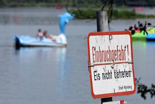 Treetboot , Eine außergewöhnliche Hitzewelle in Deutschland. Die Menschen kühlen sich in den Seen und Flüssen der Stadt ab in Nürnberg , Bayern , Deutschland . Juni 28 , 2026 . Photo by: Davide Elias IPA Photo Pressefoto DENL Copyright: xDavidexEliasx
