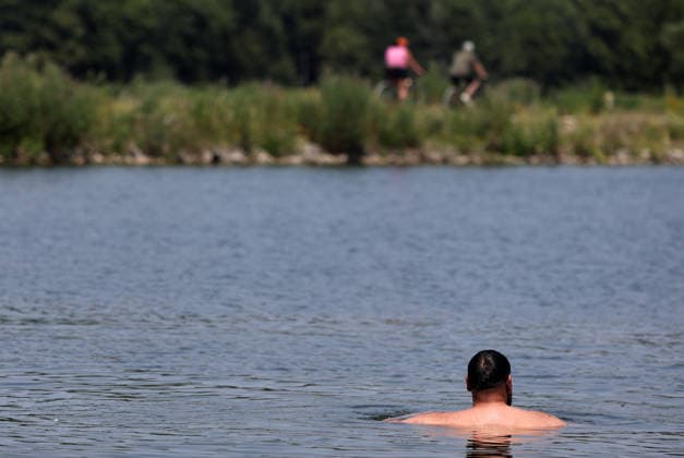 Eine außergewöhnliche Hitzewelle in Deutschland. Die Menschen kühlen sich in den Seen und Flüssen der Stadt ab in Nürnberg , Bayern , Deutschland . Juni 28 , 2026 . Photo by: Davide Elias IPA Photo Pressefoto DENL Copyright: xDavidexEliasx