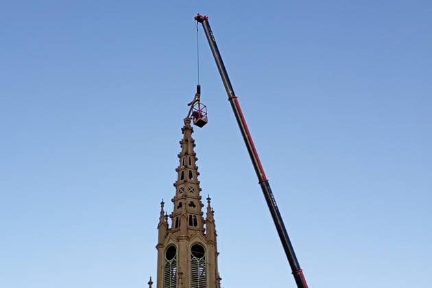 Vina del Mar, June 28, 2026: A cross was removed from the Virgen del Carmen Parish Church, which had been in danger of collapsing following the earthquakes that struck the region. Nicolas Vladimir Aton, Chile; Valparaíso, Chile; Aton 1168657  Copyright: NICOLASxVLADIMIR xATONxCHILE