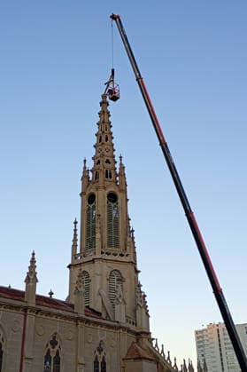 Vina del Mar, June 28, 2026: A cross was removed from the Virgen del Carmen Parish, as it was in danger of falling following the earthquakes that struck the region. Nicolás Vladimir Aton, Chile; Valparaíso, Chile. Aton 1168658  Copyright: NICOLASxVLADIMIR xATONxCHILE