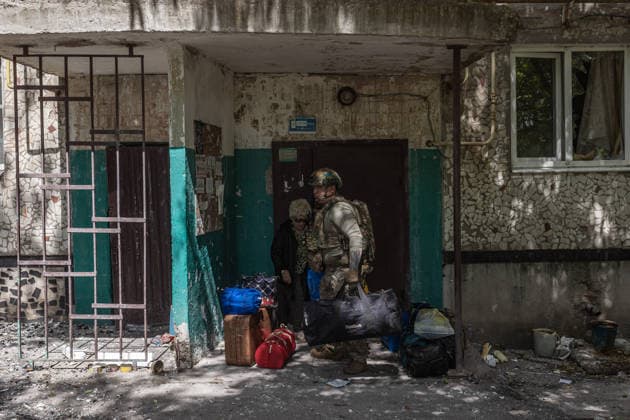White Angels police unit evacuates civilians in Druzhkivka DRUZHKIVKA, UKRAINE - JUNE 28: The ‘White Angels’ police unit evacuates civilians following an intensification of shelling in the city of Druzhkivka, Ukraine, 28 June 2026 Diego Herrera Carcedo Anadolu Druzhkivka Ukraine. Editorial use only. Please get in touch for any other usage.  Copyright: x2026xAnadoluxDiegoxHerreraxCarcedox