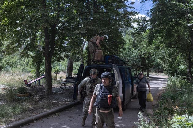 White Angels police unit evacuates civilians in Druzhkivka DRUZHKIVKA, UKRAINE - JUNE 28: The ‘White Angels’ police unit evacuates civilians following an intensification of shelling in the city of Druzhkivka, Ukraine, 28 June 2026 Diego Herrera Carcedo Anadolu Druzhkivka Ukraine. Editorial use only. Please get in touch for any other usage.  Copyright: x2026xAnadoluxDiegoxHerreraxCarcedox