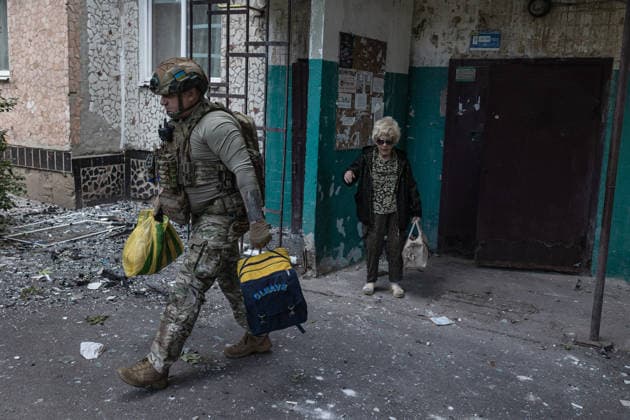 White Angels police unit evacuates civilians in Druzhkivka DRUZHKIVKA, UKRAINE - JUNE 28: The ‘White Angels’ police unit evacuates civilians following an intensification of shelling in the city of Druzhkivka, Ukraine, 28 June 2026 Diego Herrera Carcedo Anadolu Druzhkivka Ukraine. Editorial use only. Please get in touch for any other usage.  Copyright: x2026xAnadoluxDiegoxHerreraxCarcedox