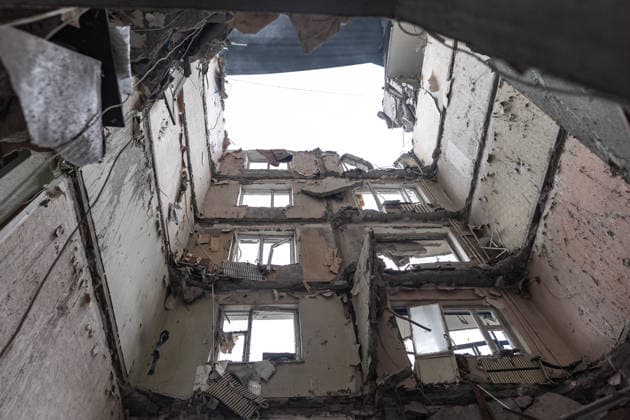 White Angels police unit evacuates civilians in Druzhkivka DRUZHKIVKA, UKRAINE - JUNE 28: Police units on the scene of a building damaged after Russian attack as shelling intensifies in the city of Druzhkivka, Ukraine, 28 June 2026 Diego Herrera Carcedo Anadolu Druzhkivka Ukraine. Editorial use only. Please get in touch for any other usage.  Copyright: x2026xAnadoluxDiegoxHerreraxCarcedox
