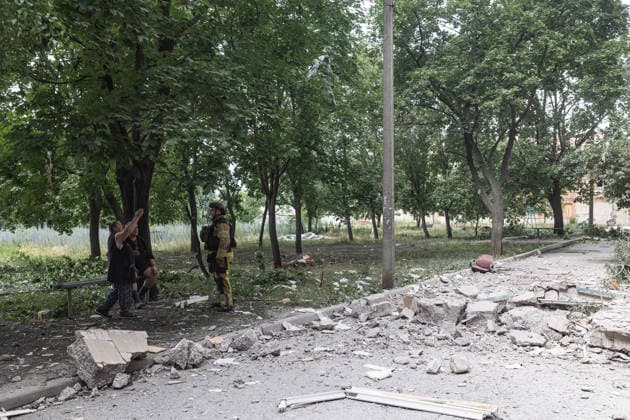 White Angels police unit evacuates civilians in Druzhkivka DRUZHKIVKA, UKRAINE - JUNE 28: Ukrainian emergency teams take measures during the evacuation of civilians from the town of Druzhkivka, Ukraine, 28 June 2026 Diego Herrera Carcedo Anadolu Druzhkivka Ukraine. Editorial use only. Please get in touch for any other usage.  Copyright: x2026xAnadoluxDiegoxHerreraxCarcedox