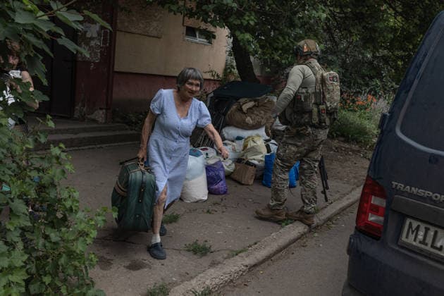 White Angels police unit evacuates civilians in Druzhkivka DRUZHKIVKA, UKRAINE - JUNE 28: The White Angels police unit evacuates civilians following an intensification of shelling in the city of Druzhkivka, Ukraine, 28 June 2026 Diego Herrera Carcedo Anadolu Druzhkivka Ukraine. Editorial use only. Please get in touch for any other usage.  Copyright: x2026xAnadoluxDiegoxHerreraxCarcedox