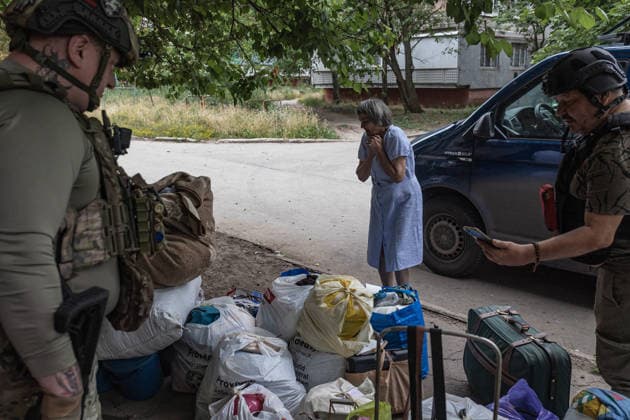 White Angels police unit evacuates civilians in Druzhkivka DRUZHKIVKA, UKRAINE - JUNE 28: The White Angels police unit evacuates civilians following an intensification of shelling in the city of Druzhkivka, Ukraine, 28 June 2026 Diego Herrera Carcedo Anadolu Druzhkivka Ukraine. Editorial use only. Please get in touch for any other usage.  Copyright: x2026xAnadoluxDiegoxHerreraxCarcedox