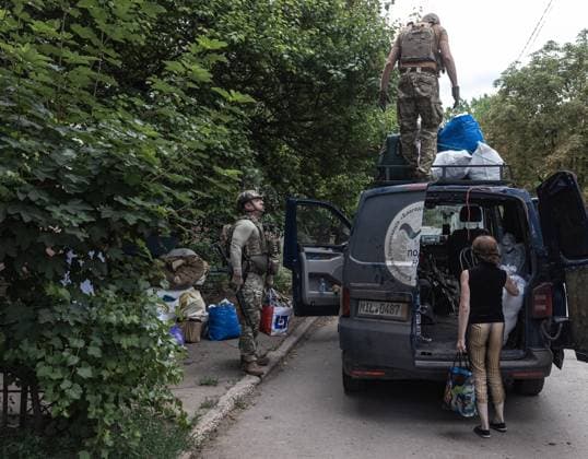 White Angels police unit evacuates civilians in Druzhkivka DRUZHKIVKA, UKRAINE - JUNE 28: The White Angels police unit evacuates civilians following an intensification of shelling in the city of Druzhkivka, Ukraine, 28 June 2026 Diego Herrera Carcedo Anadolu Druzhkivka Ukraine. Editorial use only. Please get in touch for any other usage.  Copyright: x2026xAnadoluxDiegoxHerreraxCarcedox