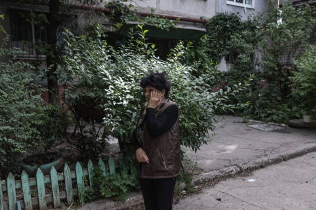 White Angels police unit evacuates civilians in Druzhkivka DRUZHKIVKA, UKRAINE - JUNE 28: A woman weeps as she takes in the situation in the city during an evacuation organised by the White Angels police unit, following the intensification of shelling in the city of Druzhkivka, Ukraine, 28 June 2026 Diego Herrera Carcedo Anadolu Druzhkivka Ukraine. Editorial use only. Please get in touch for any other usage.  Copyright: x2026xAnadoluxDiegoxHerreraxCarcedox