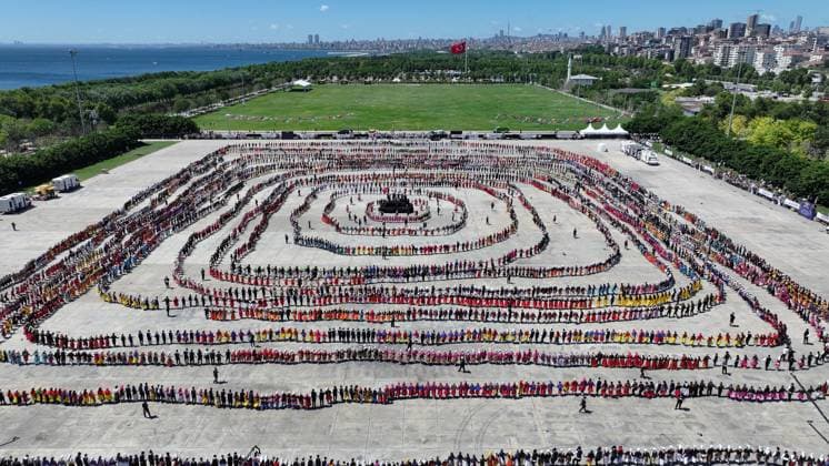 Istanbul hosts historic Guinness record breaking folk dance performance ISTANBUL, TURKIYE - JUNE 28: An aerial view of 5,000 costumed folklore dancers performing horon , a traditional Turkish folk dance, simultaneously to enter the Guinness World Records during an event organized under the leadership of the Turkiye Folk Dance Federation at Maltepe Event Area in Istanbul, Turkiye on June 28, 2026. Ali Ebubekir Tokcan Anadolu Istanbul Turkey. Editorial use only. Please get in touch for any other usage.  Copyright: x2026xAnadoluxAlixEbubekirxTokcanx