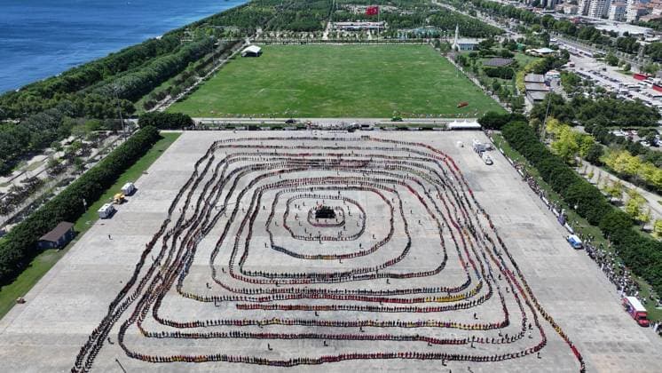 Istanbul hosts historic Guinness record breaking folk dance performance ISTANBUL, TURKIYE - JUNE 28: An aerial view of 5,000 costumed folklore dancers performing horon , a traditional Turkish folk dance, simultaneously to enter the Guinness World Records during an event organized under the leadership of the Turkiye Folk Dance Federation at Maltepe Event Area in Istanbul, Turkiye on June 28, 2026. Ali Ebubekir Tokcan Anadolu Istanbul Turkey. Editorial use only. Please get in touch for any other usage.  Copyright: x2026xAnadoluxAlixEbubekirxTokcanx