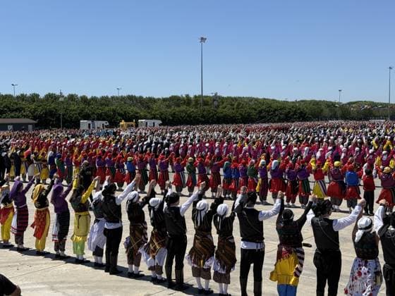 Istanbul hosts historic Guinness record breaking folk dance performance ISTANBUL, TURKIYE - JUNE 28: A view of 5,000 costumed folklore dancers performing horon , a traditional Turkish folk dance, simultaneously to enter the Guinness World Records during an event organized under the leadership of the Turkiye Folk Dance Federation at Maltepe Event Area in Istanbul, Turkiye on June 28, 2026. Ali Ebubekir Tokcan Anadolu Istanbul Turkey. Editorial use only. Please get in touch for any other usage.  Copyright: x2026xAnadoluxAlixEbubekirxTokcanx