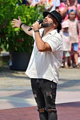 ZDF - Fernsehgarten. Sänger Juan Daniel während der ZDF - Unterhaltungsshow Fernsehgarten am 28.06.2026 in Mainz. 20260628MWI131390 *** ZDF Fernsehgarten singer Juan Daniel during the ZDF entertainment show Fernsehgarten on June 28, 2026, in Mainz 20260628MWI131390