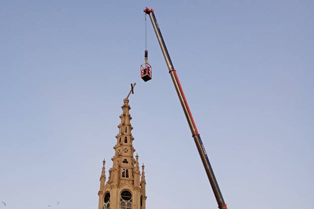 Vina del Mar, June 28, 2026: A cross was removed from the Virgen del Carmen Parish, as it was in danger of falling following the earthquakes that struck the region. Aton Chile, Valparaíso, Chile. Aton 1168660  Copyright: xATONxCHILE