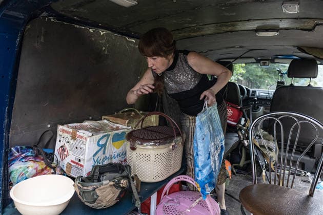 White Angels police unit evacuates civilians in Druzhkivka DRUZHKIVKA, UKRAINE - JUNE 28: A woman, carrying her personal belongings, is seen inside an evacuation van during an emergency evacuation operation conducted by the White Angels police unit in Druzhkivka, Ukraine on June 28, 2026. Diego Herrera Carcedo Anadolu Druzhkivka Ukraine. Editorial use only. Please get in touch for any other usage.  Copyright: x2026xAnadoluxDiegoxHerreraxCarcedox
