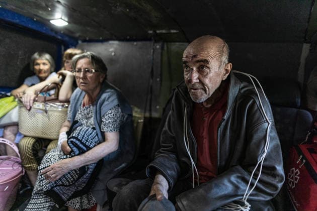 White Angels police unit evacuates civilians in Druzhkivka DRUZHKIVKA, UKRAINE - JUNE 28: A man injured after a Russian attack on his home is evacuated by members of the White Angels police unit in Druzhkivka, Ukraine on June 28, 2026. Diego Herrera Carcedo Anadolu Druzhkivka Ukraine. Editorial use only. Please get in touch for any other usage.  Copyright: x2026xAnadoluxDiegoxHerreraxCarcedox
