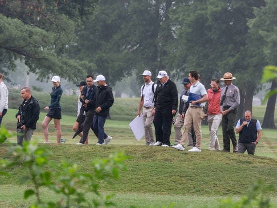 Doug Burgum, US secretary of the interior, second left, and US President Donald Trump, center right, at East Potomac Golf Links public course in Washington, DC, on Sunday, June 28, 2026. Trump has taken a number of steps to reshape the nation s capital in his second term including terminating a contract to run a trio of public golf courses in the Nation s Capital.  WASP20260628104 TierneyxLxCross