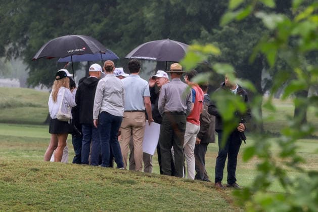 US President Donald Trump at East Potomac Golf Links - Washington DC US President Donald Trump, center, at East Potomac Golf Links in Washington, DC, US, on Sunday, June 28, 2026. President Trump has taken a number of steps to reshape the nation’s capital in his second term, including demolishing the White House East Wing to make way for a new ballroom, planning for the construction of a new triumphal arch, pledging to renovate the John F. Kennedy Center for the Performing Arts, and terminating a contract to run a trio of public golf courses in Washington. Photo by Tierney L. Cross Pool ABACAPRESS.COM  Copyright: xPool ABACAx