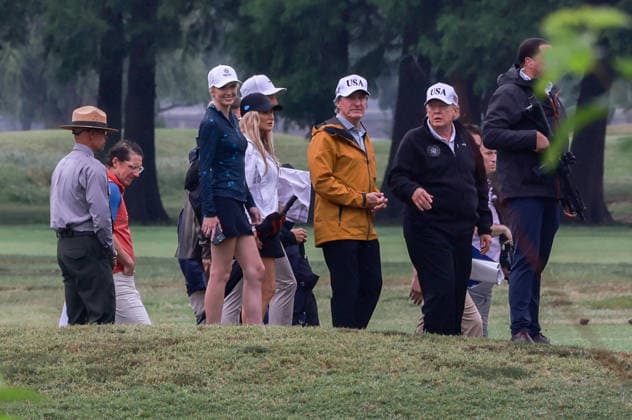 US President Donald Trump at East Potomac Golf Links - Washington DC Doug Burgum, US secretary of the interior, center left, and US President Donald Trump at East Potomac Golf Links in Washington, DC, US, on Sunday, June 28, 2026. Trump has taken a number of steps to reshape the nation’s capital in his second term, including demolishing the White House East Wing to make way for a new ballroom, planning for the construction of a new triumphal arch, pledging to renovate the John F. Kennedy Center for the Performing Arts, and terminating a contract to run a trio of public golf courses in Washington. Photo by Tierney L. Cross EPA Pool ABACAPRESS.COM  Copyright: xPool ABACAx