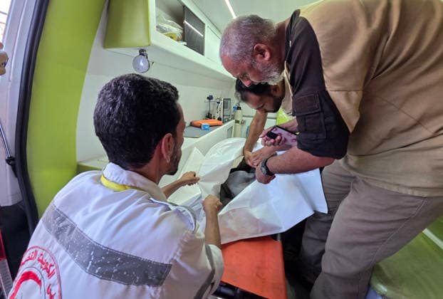 Paramedics bring casualties to Nasser Medical Complex after Israeli airstrike Paramedics transport the body of a young Palestinian man and several wounded people to Nasser Medical Complex after an Israeli airstrike targeted a group of civilians near a tent used for charging mobile phones in the al-Mawasi area of Khan Younis, southern Gaza Strip, on June 28, 2026. Photo by Tariq Mohammad APA Images Khan Yunis Gaza Strip Palestinian Territory 280626_Khan_Yunis_TM_00(1) Copyright: xapaimagesxTariqxMohammad xapaimagesx