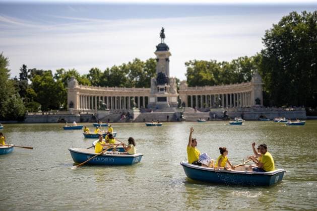June 28, 2026, Madrid, Madrid, Spain: Early childhood educators wearing yellow t-shirts protest in El Retiro Park in Madrid..Early childhood educators (ages 0-3) staged a protest this morning at the pond in El Retiro Park in Madrid to demand better salaries and working conditions. Madrid Spain  - ZUMAs197 20260628_aaa_s197_046 Copyright: xSOPAxImagesx