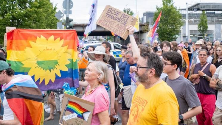 CSD Demo in Mülheim ** NUR FÜR REDAKTIONELLE ZWECKE ** EDITORIAL USE ONLY **<p>CSD Mülheim an der Ruhr Loud &amp; Proud Innenstadtdemo am Sonntag, 28. Juni 2026 in Mülheim.¨ Deutschland NRW Mülheim Copyright: ChristophxWojtyczka *** CSD Rally in Mülheim ** FOR EDITORIAL USE ONLY ** EDITORIAL USE ONLY ** CSD Mülheim an der Ruhr: Loud & Proud Downtown March on Sunday, June 28, 2026, in Mülheim, Germany, North Rhine-Westphalia (NRW), Mülheim. Copyright ChristophxWojtyczka Copyright: ChristophxWojtyczka doc86hjkcw9gl519hwxyujj ,EDITORIAL USE ONLY