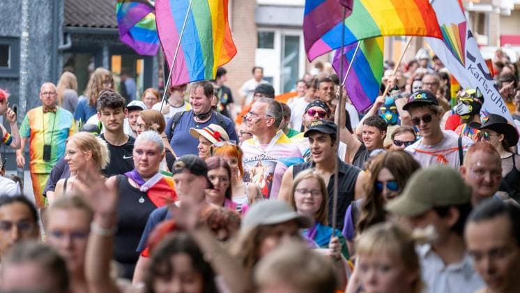 CSD Demo in Mülheim ** NUR FÜR REDAKTIONELLE ZWECKE ** EDITORIAL USE ONLY **<p>CSD Mülheim an der Ruhr Loud &amp; Proud Innenstadtdemo am Sonntag, 28. Juni 2026 in Mülheim.¨ Deutschland NRW Mülheim Copyright: ChristophxWojtyczka *** CSD Rally in Mülheim ** FOR EDITORIAL USE ONLY ** EDITORIAL USE ONLY ** CSD Mülheim an der Ruhr: Loud & Proud Downtown March on Sunday, June 28, 2026, in Mülheim, Germany, North Rhine-Westphalia (NRW), Mülheim. Copyright ChristophxWojtyczka Copyright: ChristophxWojtyczka doc86hjkfkp7ec1iq8x1ube ,EDITORIAL USE ONLY