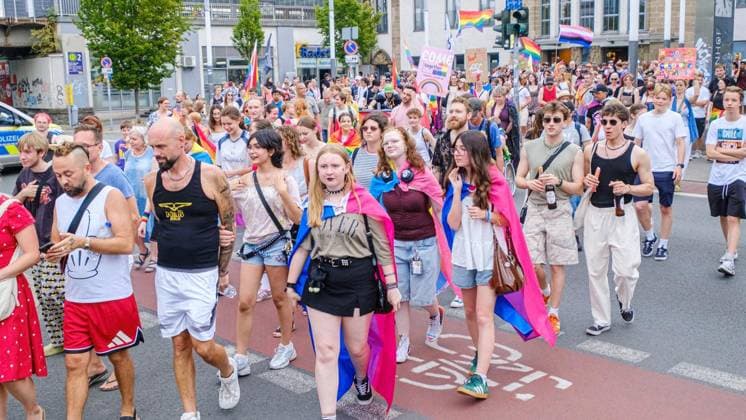 CSD Demo in Mülheim ** NUR FÜR REDAKTIONELLE ZWECKE ** EDITORIAL USE ONLY **<p>CSD Mülheim an der Ruhr Loud &amp; Proud Innenstadtdemo am Sonntag, 28. Juni 2026 in Mülheim.¨ Deutschland NRW Mülheim Copyright: ChristophxWojtyczka *** CSD Rally in Mülheim ** FOR EDITORIAL USE ONLY ** EDITORIAL USE ONLY ** CSD Mülheim an der Ruhr: Loud & Proud Downtown March on Sunday, June 28, 2026, in Mülheim, Germany, North Rhine-Westphalia (NRW), Mülheim. Copyright ChristophxWojtyczka Copyright: ChristophxWojtyczka doc86hjka5n9f91dc6m4hkj ,EDITORIAL USE ONLY