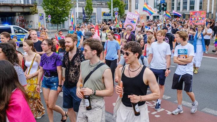 CSD Demo in Mülheim ** NUR FÜR REDAKTIONELLE ZWECKE ** EDITORIAL USE ONLY **<p>CSD Mülheim an der Ruhr Loud &amp; Proud Innenstadtdemo am Sonntag, 28. Juni 2026 in Mülheim.¨ Deutschland NRW Mülheim Copyright: ChristophxWojtyczka *** CSD Rally in Mülheim ** FOR EDITORIAL USE ONLY ** EDITORIAL USE ONLY ** CSD Mülheim an der Ruhr: Loud & Proud Downtown March on Sunday, June 28, 2026, in Mülheim, Germany, North Rhine-Westphalia (NRW), Mülheim. Copyright ChristophxWojtyczka Copyright: ChristophxWojtyczka doc86hjkbrwihtpw7voe89 ,EDITORIAL USE ONLY