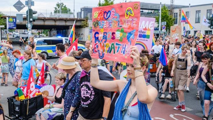 CSD Demo in Mülheim ** NUR FÜR REDAKTIONELLE ZWECKE ** EDITORIAL USE ONLY **<p>CSD Mülheim an der Ruhr Loud &amp; Proud Innenstadtdemo am Sonntag, 28. Juni 2026 in Mülheim.¨ Deutschland NRW Mülheim Copyright: ChristophxWojtyczka *** CSD Rally in Mülheim ** FOR EDITORIAL USE ONLY ** EDITORIAL USE ONLY ** CSD Mülheim an der Ruhr: Loud & Proud Downtown March on Sunday, June 28, 2026, in Mülheim, Germany, North Rhine-Westphalia (NRW), Mülheim. Copyright ChristophxWojtyczka Copyright: ChristophxWojtyczka doc86hjkbs3cznmqyebi6b ,EDITORIAL USE ONLY