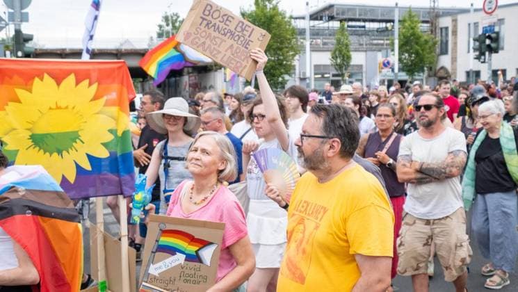 CSD Demo in Mülheim ** NUR FÜR REDAKTIONELLE ZWECKE ** EDITORIAL USE ONLY **<p>CSD Mülheim an der Ruhr Loud &amp; Proud Innenstadtdemo am Sonntag, 28. Juni 2026 in Mülheim.¨ Deutschland NRW Mülheim Copyright: ChristophxWojtyczka *** CSD Rally in Mülheim ** FOR EDITORIAL USE ONLY ** EDITORIAL USE ONLY ** CSD Mülheim an der Ruhr: Loud & Proud Downtown March on Sunday, June 28, 2026, in Mülheim, Germany, North Rhine-Westphalia (NRW), Mülheim. Copyright ChristophxWojtyczka Copyright: ChristophxWojtyczka doc86hjkcdip44hrzh4hcu ,EDITORIAL USE ONLY