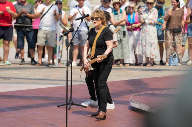 ZDF-Fernsehgarten 2026. Musikerin Katrina von Katrina and the Waves im ZDF Fernsehgarten mit dem Motto Sommerparty am 28.06.2026 in Mainz. Mainz ZDF Fernsehgarten Rheinland-Pfalz *** ZDF Fernsehgarten 2026: Musician Katrina of Katrina and the Waves at the ZDF Fernsehgarten, themed Summer Party, on June 28, 2026, in Mainz, Rhineland-Palatinate, ZDF Fernsehgarten