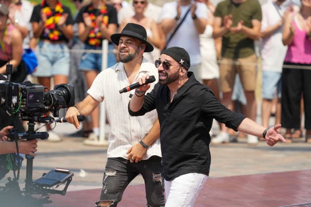 ZDF-Fernsehgarten 2026. Saenger Juan Daniel feat. Songwriter Gionathan im ZDF Fernsehgarten mit dem Motto Sommerparty am 28.06.2026 in Mainz. Mainz ZDF Fernsehgarten Rheinland-Pfalz *** ZDF Fernsehgarten 2026: Singer Juan Daniel featuring songwriter Gionathan at the ZDF Fernsehgarten, themed Summer Party, on June 28, 2026, in Mainz, Rhineland-Palatinate, ZDF Fernsehgarten