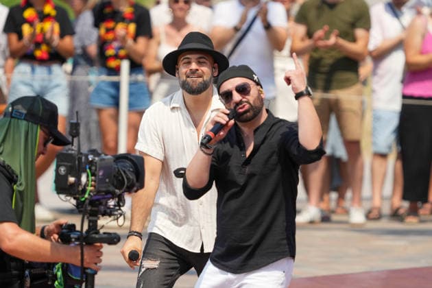 ZDF-Fernsehgarten 2026. Saenger Juan Daniel feat. Songwriter Gionathan im ZDF Fernsehgarten mit dem Motto Sommerparty am 28.06.2026 in Mainz. Mainz ZDF Fernsehgarten Rheinland-Pfalz *** ZDF Fernsehgarten 2026: Singer Juan Daniel featuring songwriter Gionathan at the ZDF Fernsehgarten, themed Summer Party, on June 28, 2026, in Mainz, Rhineland-Palatinate, ZDF Fernsehgarten