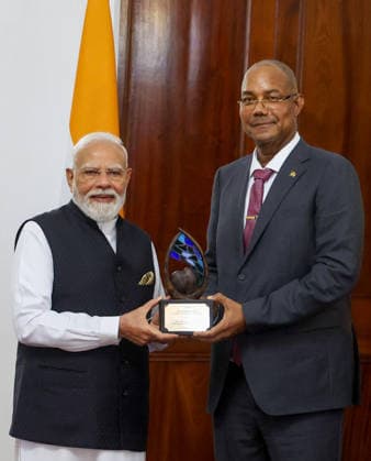 Prime Minister Narendra Modi is conferred the Guardian of the Blue Horizon Victoria Seychelles , Jun 28 (ANI): Prime Minister Narendra Modi is conferred the Guardian of the Blue Horizon , Seychelles highest distinction for leadership in environmental conservation and sustainable development, by Seychelles President Patrick Herminie, in Victoria on Sunday. (DPR PMO ANI Photo) Victoria Seychelles Copyright: xANIx ANI_20260628110
