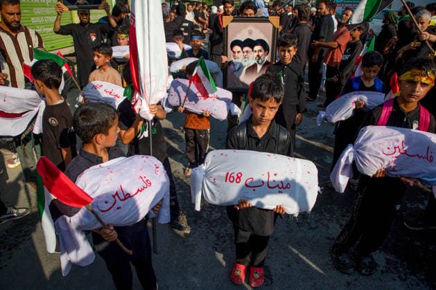 Muharram in Kashmir, India - 28 Jun 2026 Shiite Muslim children carry shrouded replicas symbolizing the children killed in the Israeli and US strikes on Minab School in Iran during a religious procession on the 12th day of the Islamic month of Muharram, expressing solidarity with the victims, in the outskirts of Srinagar, Indian administered Kashmir. Muharram, the first month of the Islamic calendar, is observed by Shiite Muslims around the world in remembrance of Imam Hussain, the grandson of the Prophet Muhammad, who was killed along with members of his family and companions in the Battle of Karbala in present day Iraq in 680 AD. Srinagar India Copyright: xFaisalxBashirx xSOPAxImagesx 9MuharramInKashmir2026