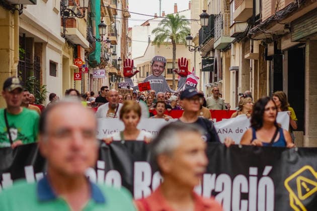 Protest in Paiporta Calling for the Removal of Immunity for Former President of the Generalitat Carlos Mazón Dozens of people gathered during a protest calling for the removal of immunity for former President of the Generalitat Carlos Mazón, in the Plaza de la Iglesia de Sant Jordi in Paiporta, on June 28, 2026, in Paiporta, Valencian Community, Spain. Organized by more than 200 civic, social, and labor organizations, along with associations of victims of the storm, the Local Emergency and Reconstruction Committees (CLER) and the Valencian Social Agreement (ASV) are demanding that Mazón appear before the court in Catarroja, where the case investigating the handling of the emergency on October 29, 2024, and the deaths of 230 people due to t  Copyright: xJorgexGilx 7628892