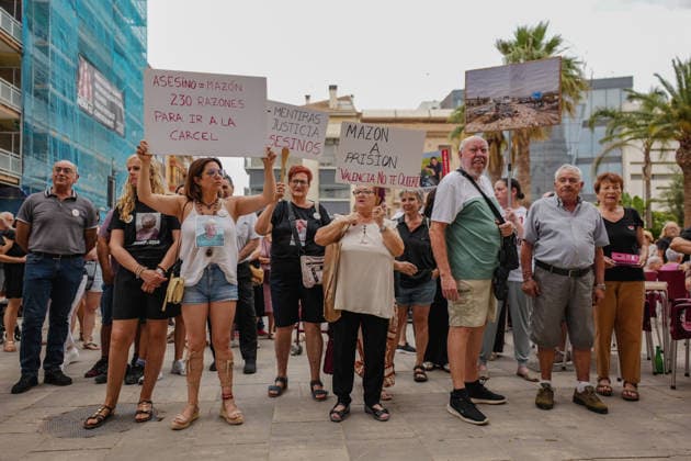 Protest in Paiporta Calling for the Removal of Immunity for Former President of the Generalitat Carlos Mazón Dozens of people gathered during a protest calling for the removal of immunity for former President of the Generalitat Carlos Mazón, in the Plaza de la Iglesia de Sant Jordi in Paiporta, on June 28, 2026, in Paiporta, Valencian Community, Spain. Organized by more than 200 civic, social, and labor organizations, along with associations of victims of the storm, the Local Emergency and Reconstruction Committees (CLER) and the Valencian Social Agreement (ASV) are demanding that Mazón appear before the court in Catarroja, where the case investigating the handling of the emergency on October 29, 2024, and the deaths of 230 people due to t  Copyright: xJorgexGilx 7628895