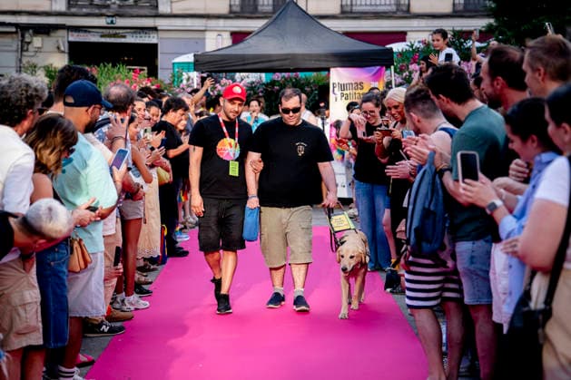 Celebration of the Plumas y Patitas 2026 event at Plaza Pedro Zerolo in Madrid Celebration of the Plumas y Patitas 2026 event at Plaza Pedro Zerolo on June 28, 2026, in Madrid, Spain. This event, part of the official activities of Madrid’s LGBTIQ Pride, brings together hundreds of attendees and their pets to raise awareness about animal abandonment, promote responsible adoption, and highlight family diversity and respect for animal rights. JUNE 28, 2026 A Pé Madrid Madrid, Spain  Copyright: xA.xPÃ rezxMecax 7629042