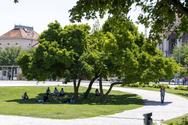 Europe s deadly heatwave reaches Zagreb ZAGREB, CROATIA - JUNE 28: People sit in the shadow of a tree during sunny and hot weather as heatwave affecting Europe reaches Zagreb, Croatia on June 28, 2026. According to the Croatian Meteorological and Hydrological Service (DHMZ), the highest daytime temperature is expected to reach around 29 degrees Celcius in the mountainous areas, while temperatures in central Zagreb are forecast to range between 35 and 37 degrees Celcius. Stipe Majic Anadolu Zagreb Croatia. Editorial use only. Please get in touch for any other usage.  Copyright: x2026xAnadoluxStipexMajicx