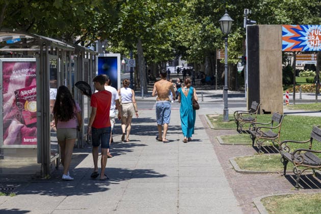Europe s deadly heatwave reaches Zagreb ZAGREB, CROATIA - JUNE 28: People spend time outside during sunny and hot weather as heatwave affecting Europe reaches Zagreb, Croatia on June 28, 2026. According to the Croatian Meteorological and Hydrological Service (DHMZ), the highest daytime temperature is expected to reach around 29 degrees Celcius in the mountainous areas, while temperatures in central Zagreb are forecast to range between 35 and 37 degrees Celcius. Stipe Majic Anadolu Zagreb Croatia. Editorial use only. Please get in touch for any other usage.  Copyright: x2026xAnadoluxStipexMajicx