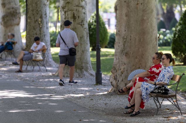 Europe s deadly heatwave reaches Zagreb ZAGREB, CROATIA - JUNE 28: People spend time outside during sunny and hot weather as heatwave affecting Europe reaches Zagreb, Croatia on June 28, 2026. According to the Croatian Meteorological and Hydrological Service (DHMZ), the highest daytime temperature is expected to reach around 29 degrees Celcius in the mountainous areas, while temperatures in central Zagreb are forecast to range between 35 and 37 degrees Celcius. Stipe Majic Anadolu Zagreb Croatia. Editorial use only. Please get in touch for any other usage.  Copyright: x2026xAnadoluxStipexMajicx