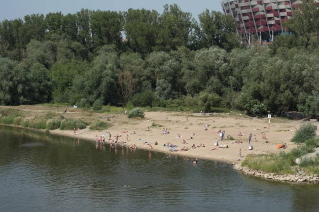 June 28, 2026, Warsaw, Masovian Voivodeship, Poland: Varsovians attempt to escape the heat on Poniatowka Beach along the Vistula river during record breaking high temperatures in Warsaw, Poland. The capital city recorded a high of 37.5Ã‚Â°C in the afternoon while Poland broke its all-time temperature record with 40.5C recorded in Slubice. Warsaw Poland - ZUMAk204 20260628_zip_k204_003 Copyright: xRomanxKozielx