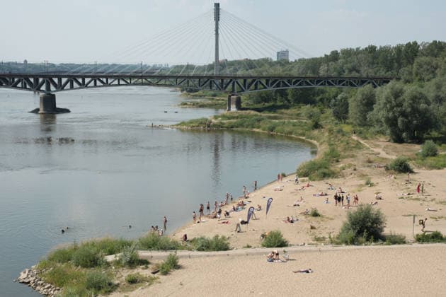 June 28, 2026, Warsaw, Masovian Voivodeship, Poland: Varsovians attempt to escape the heat on Poniatowka Beach along the Vistula river during record breaking high temperatures in Warsaw, Poland. The capital city recorded a high of 37.5Ã‚Â°C in the afternoon while Poland broke its all-time temperature record with 40.5C recorded in Slubice. Warsaw Poland - ZUMAk204 20260628_zip_k204_002 Copyright: xRomanxKozielx