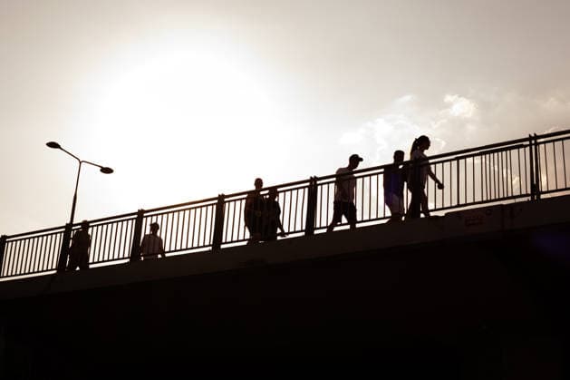 June 28, 2026, Warsaw, Masovian Voivodeship, Poland: Varsovians walk onto the Swietokrzyski Bridge as a low sun beats down on them during record breaking high temperatures in Warsaw, Poland. The capital city recorded a high of 37.5Ã‚Â°C in the afternoon while Poland broke its all-time temperature record with 40.5C recorded in Slubice. Warsaw Poland - ZUMAk204 20260628_zip_k204_010 Copyright: xRomanxKozielx