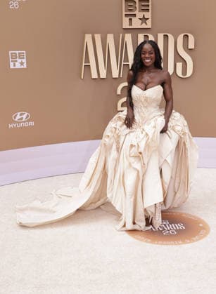 BET Awards 2026 - Red Carpet Tunde Oyeneyin attends the 2026 BET Awards at Peacock Theater on June 28, 2026 in Los Angeles, California. Los Angeles California United States Copyright: xCraSH imageSPACEx