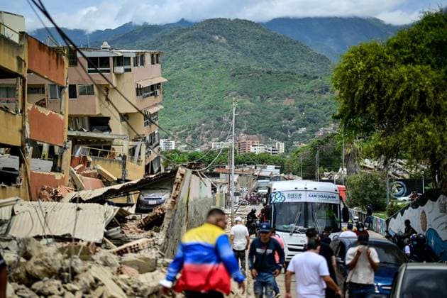 Daily life continues in La Guaira amid search and rescue efforts after Earthquakes LA GUAIRA, VENEZUELA - JUNE 28: A general view of daily life as search and rescue operations continue for survivors trapped under collapsed buildings following two powerful earthquakes, in the coastal state of La Guaira, Venezuela on June 28, 2026 Cem Tekkesinoglu Anadolu La Guaira Venezuela. Editorial use only. Please get in touch for any other usage.  Copyright: x2026xAnadoluxCemxTekkesinoglux