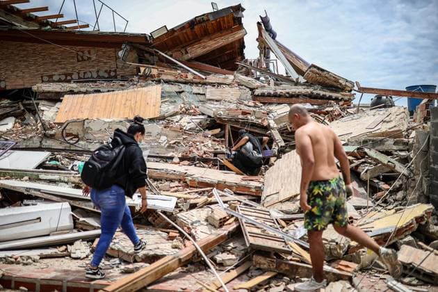 Daily life continues in La Guaira amid search and rescue efforts after Earthquakes LA GUAIRA, VENEZUELA - JUNE 28: A general view of daily life as search and rescue operations continue for survivors trapped under collapsed buildings following two powerful earthquakes, in the coastal state of La Guaira, Venezuela on June 28, 2026 Cem Tekkesinoglu Anadolu La Guaira Venezuela. Editorial use only. Please get in touch for any other usage.  Copyright: x2026xAnadoluxCemxTekkesinoglux